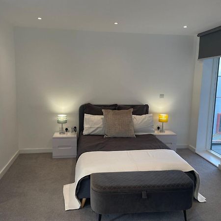 Malixa Uk Apartment Кройдон Екстериор снимка