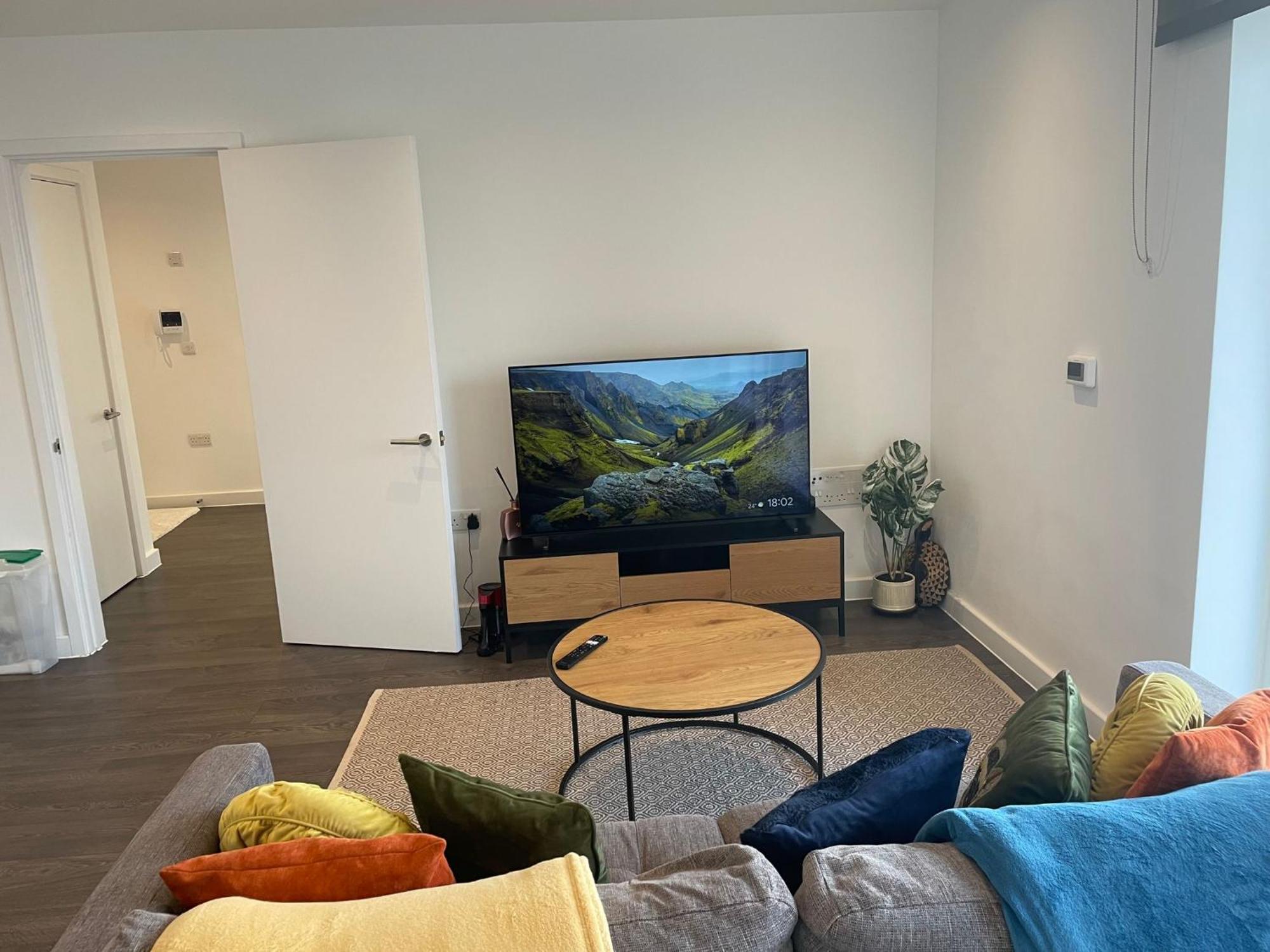 Malixa Uk Apartment Кройдон Екстериор снимка
