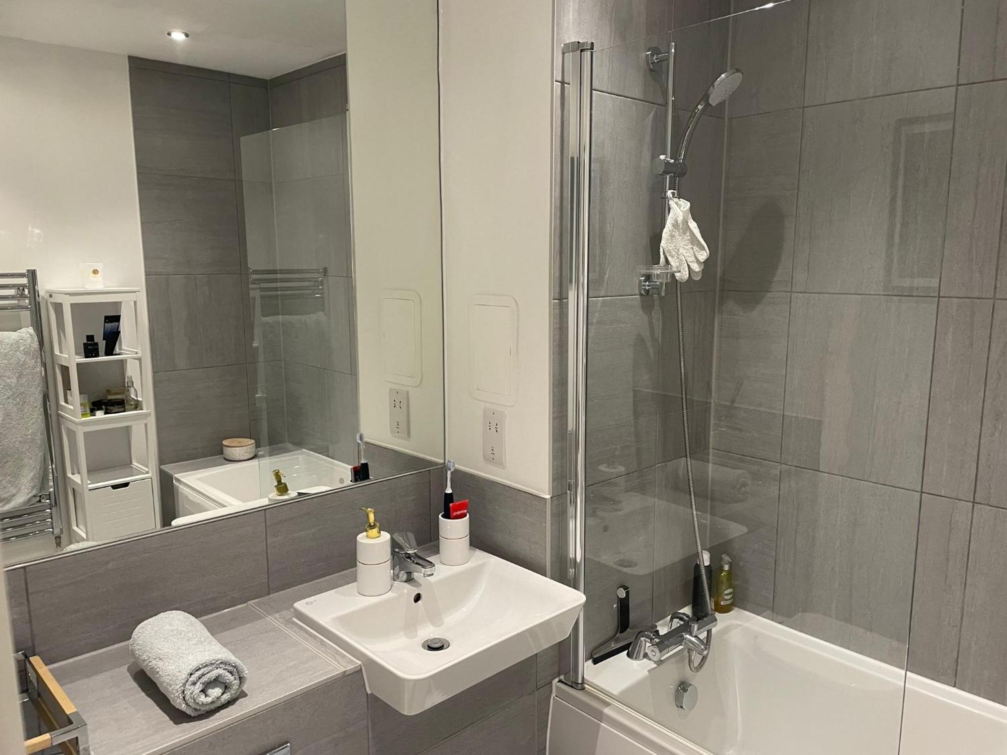 Malixa Uk Apartment Кройдон Екстериор снимка